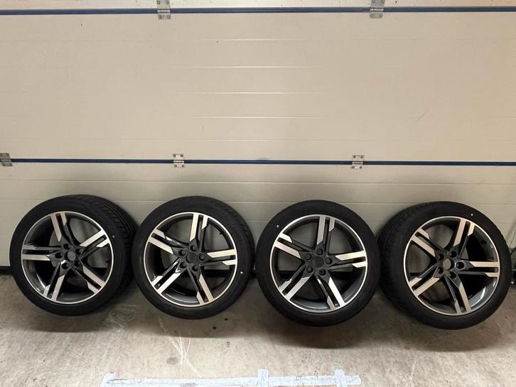 Originele Audi A4 B9/9.5 velgen 18 inch op zomerbanden, Auto-onderdelen, Banden en Velgen, Banden en Velgen, Zomerbanden, 18 inch