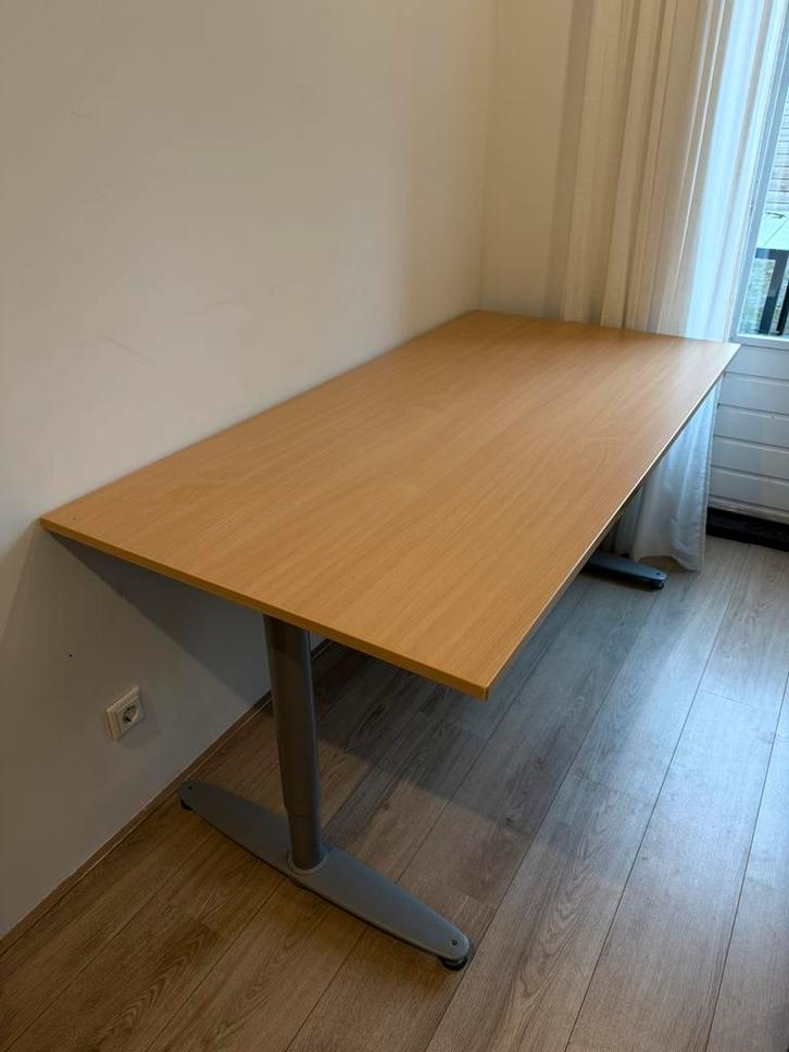 Houten Ikea Galant bureau, Huis en Inrichting, Bureaus, Gebruikt, Bureau, In hoogte verstelbaar, Ophalen