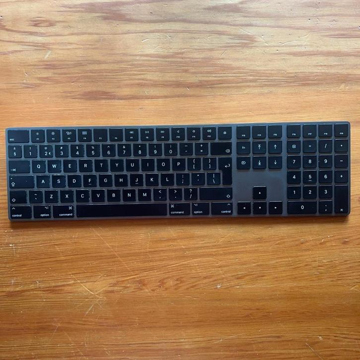 Apple Magic Keyboard Space Grey met Numpad, Computers en Software, Toetsenborden, Zo goed als nieuw, Qwerty, Draadloos, Ophalen
