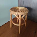 Rotan bamboe krukje / bijzettafel / plantentafel, Huis en Inrichting, Stoelen, Ophalen, Gebruikt, Bruin, Vintage