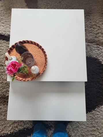 Salon tafel hoogglans beschikbaar voor biedingen