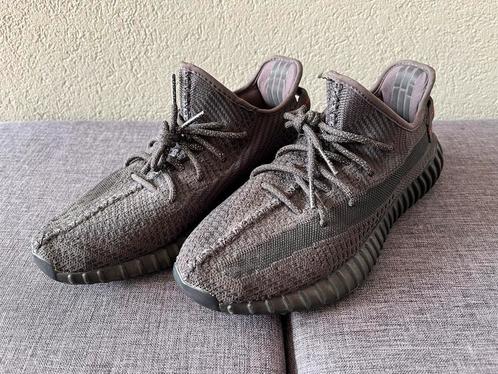 Adidas Yeezy 350 V2 Black mt 43 1/3 EU - gedragen, Kleding | Heren, Schoenen, Gedragen, Sneakers of Gympen, Zwart, Ophalen of Verzenden