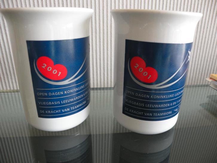 2 mokken Open Dagen Kon.Luchtmacht Vliegb. Leeuwarden 2001, Verzamelen, Luchtvaart en Vliegtuigspotten, Nieuw, Overige typen, Ophalen of Verzenden