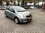 Toyota Yaris 1.0 12V Vvt-i 3DR Terra 2007, Auto's, Voorwielaandrijving, 527 kg, 750 kg, Overige kleuren