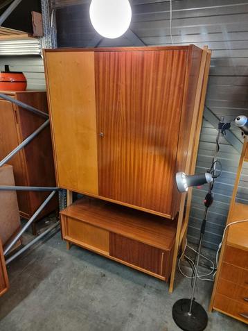 Vintage wandmeubel met hang gedeelte jaren 60 beschikbaar voor biedingen