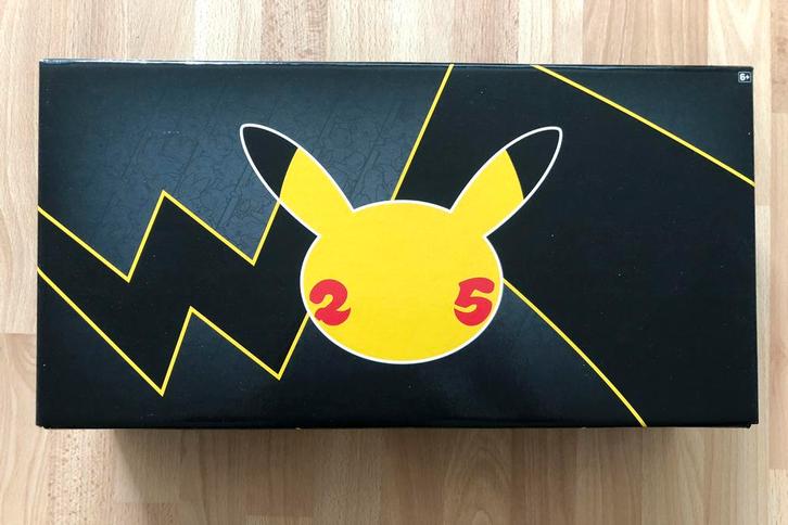 Pokemon Celebrations Rare Prime Collection Box NIEUW, Hobby en Vrije tijd, Verzamelkaartspellen | Pokémon, Nieuw, Foil, Ophalen of Verzenden