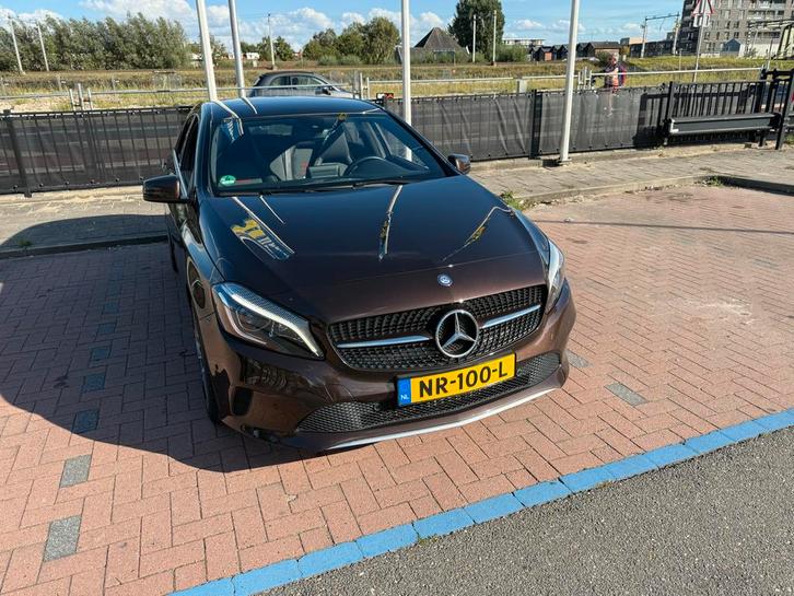 Mercedes-Benz A-Klasse A180 d 109pk 2017 Bruin, Auto's, Mercedes-Benz, Particulier, A-Klasse, ABS, Achteruitrijcamera, Adaptieve lichten