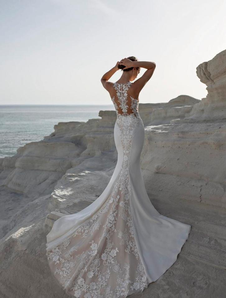 Trouwjurk maat 34 met kanten sleep, Kleding | Dames, Trouwkleding en Trouwaccessoires, Zo goed als nieuw, Trouwjurk, Wit, Ophalen of Verzenden