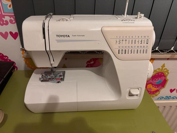 Toyota SA53 RS2000 Naaimachine - Weinig Gebruikt, Hobby en Vrije tijd, Naaimachines en Toebehoren, Zo goed als nieuw, Naaimachine