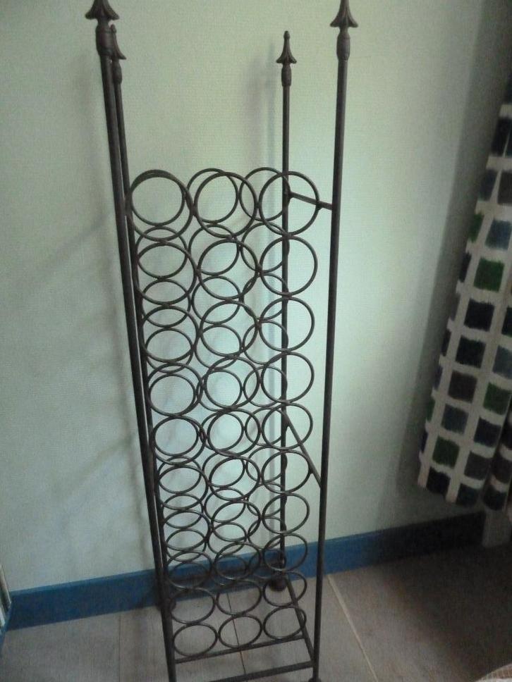 Metalen wijnrek pupitre 30 flessen, Huis en Inrichting, Woonaccessoires | Wijnrekken, Nieuw, 75 cm of meer, Metaal, 25 flessen of meer