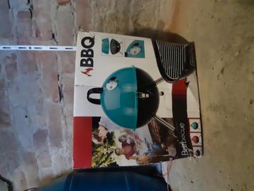 Bbq nieuw in doos.  beschikbaar voor biedingen