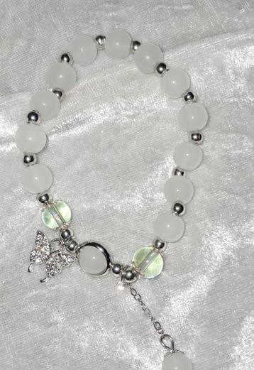 Mooie nieuwe dames armband met vlinder beschikbaar voor biedingen