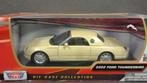 Ford Thunderbird 2002 1:24 Motormax Pol, Hobby en Vrije tijd, Modelauto's | 1:24, Verzenden, Zo goed als nieuw