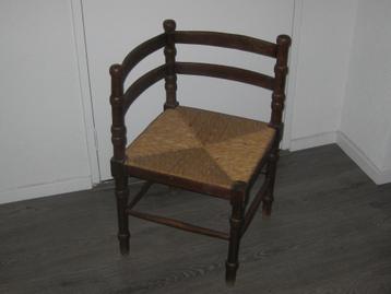 antiek rieten stoeltje beschikbaar voor biedingen