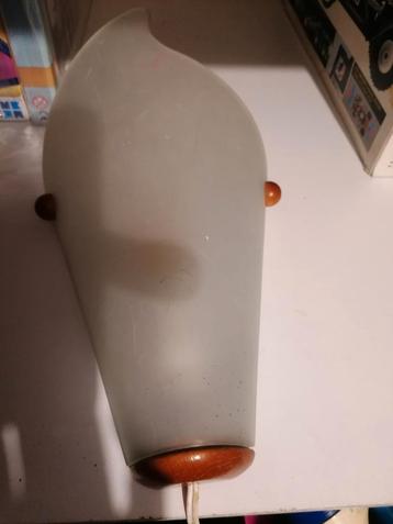 Vintage Wandlamp Glas & Hout beschikbaar voor biedingen