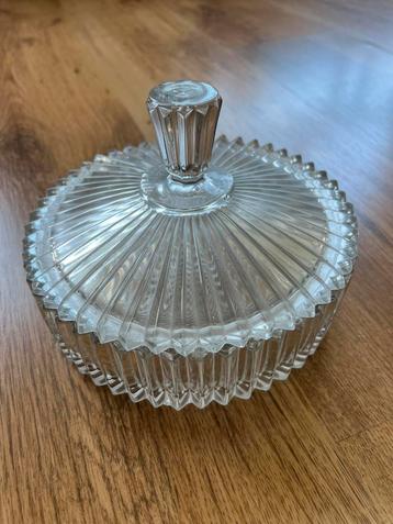 Oude glazen schaal met deksel Helemaal gaaf beschikbaar voor biedingen