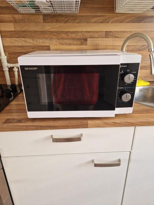 magnetron, Witgoed en Apparatuur, Magnetrons, Zo goed als nieuw, Vrijstaand, Magnetron, 45 tot 60 cm, Crisp, Grill, Hete lucht