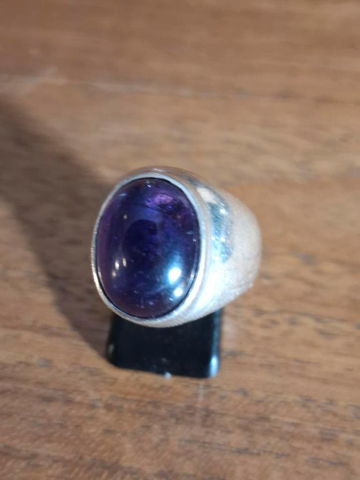 Zilveren ring met paarse steen, Sieraden, Tassen en Uiterlijk, Ringen, Gebruikt, Dame of Heer, 18 tot 19, Paars, Zilver, Met edelsteen