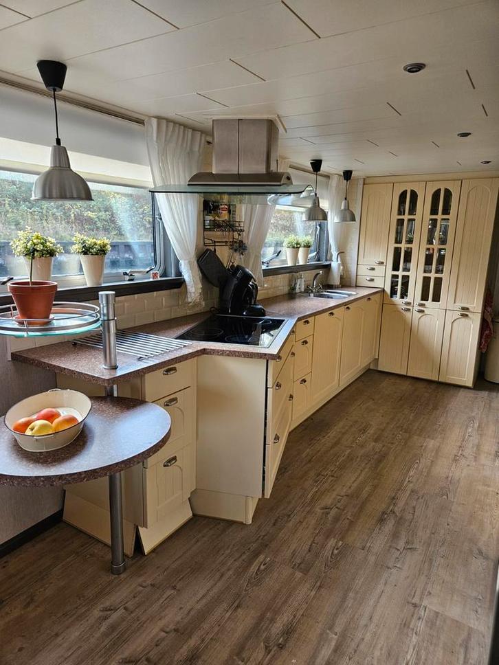 Creme kleurige complete keuken...merk is van Tulp, Huis en Inrichting, Keuken | Complete keukens, Gebruikt, Hoekkeuken, Ophalen