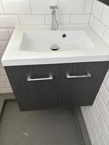 Prachtig badkamermeubel beschikbaar voor biedingen