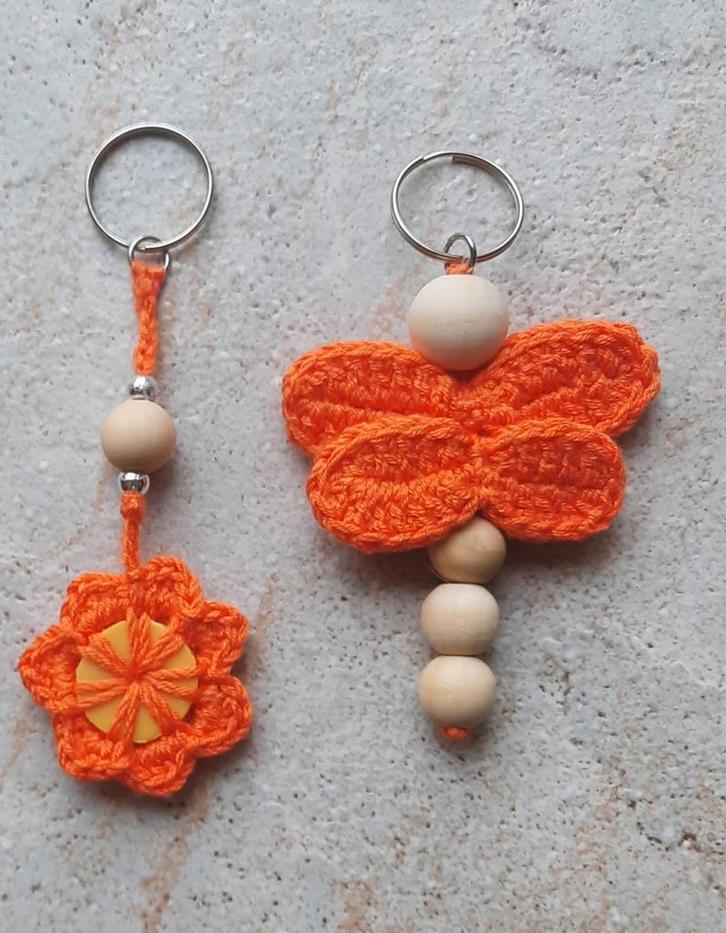 Gehaakte sleutelhanger bloem libelle, Hobby en Vrije tijd, Breien en Haken, Nieuw, Haken, Overige typen, Ophalen of Verzenden