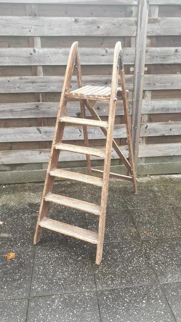 Vintage huishoud - schilders trap beschikbaar voor biedingen