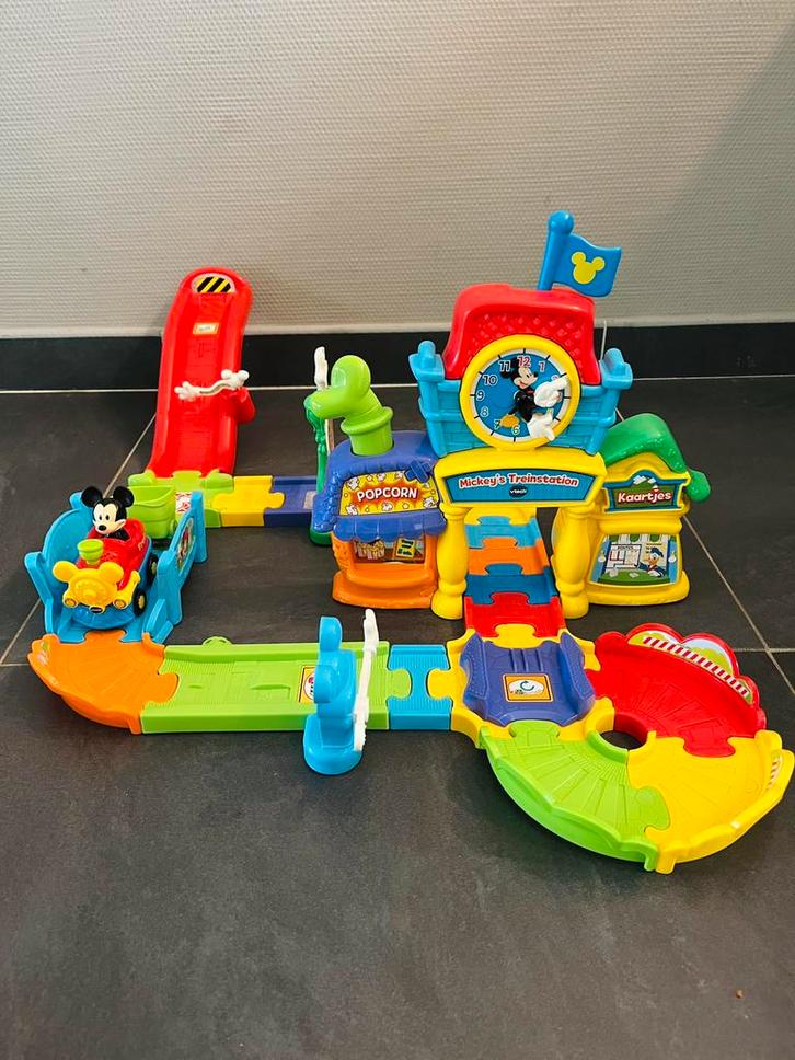Mickey Mouse treinstation toet toet auto’s, Kinderen en Baby's, Speelgoed | Vtech, Zo goed als nieuw, 2 tot 4 jaar, Ophalen of Verzenden