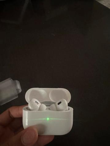 Apple AirPods Pro - Zo goed als nieuw beschikbaar voor biedingen