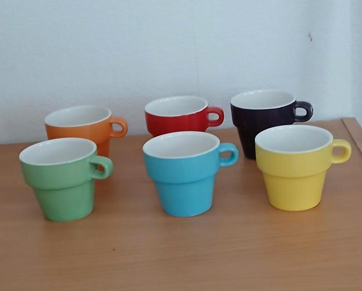 6 PT Espresso Kopjes - Vrolijke Kleuren, Huis en Inrichting, Keuken | Servies, Gebruikt, Kop(pen) en/of Schotel(s), Effen, Aardewerk