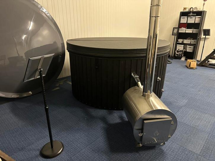 OPRUIMINGS VOORDEEL luxe hottub jacuzzi, Tuin en Terras, Bubbelbaden en Hottubs, Zo goed als nieuw, Filter, Verzenden