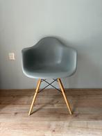 Vitra Eames Plastic Chair DAW, Huis en Inrichting, Stoelen, Gebruikt, Overige kleuren, Eén, Ophalen