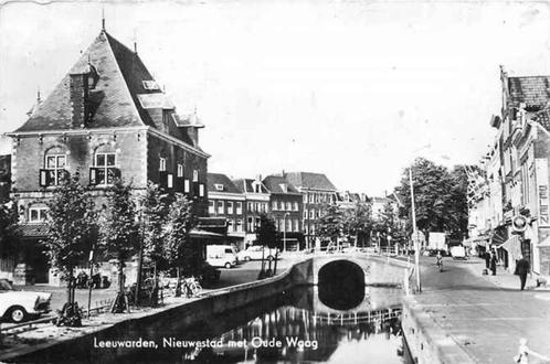 (301-049-013) Leeuwarden Nieuwestad met Oude Waag, Verzamelen, Ansichtkaarten | Nederland, Friesland, Verzenden