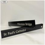 originele bewegwijzering bordjes uit Londen St Paul's, Ophalen