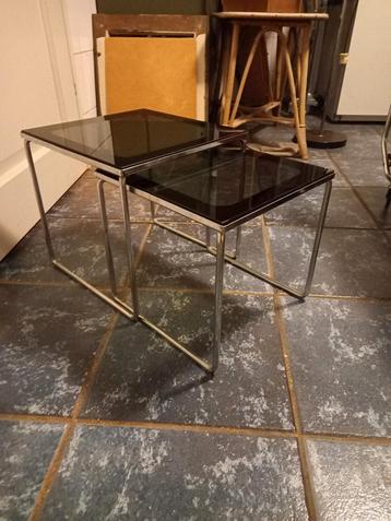 Twee retro brabantia bijzettafeltjes nesting tables  beschikbaar voor biedingen