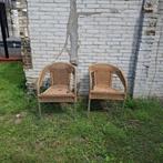 2 Riet Kunststof Tuinstoelen, Ophalen, Gebruikt