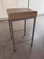 Twee beige barkrukken., Ophalen, Gebruikt, Met voetsteun, 60 tot 90 cm