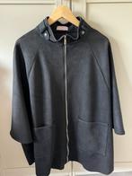 Zwarte cape / poncho zonder capuchon – maat L – €15, Ophalen of Verzenden, Zo goed als nieuw, Maat 42/44 (L), Zwart