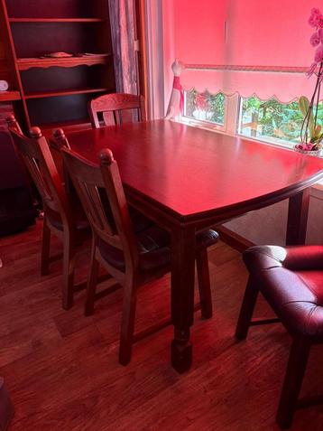 Eikenhouten eethoek met vier stoelen beschikbaar voor biedingen