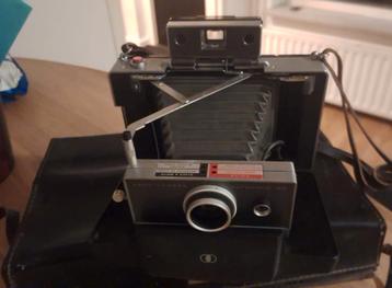 Antieke polaroid camera  beschikbaar voor biedingen