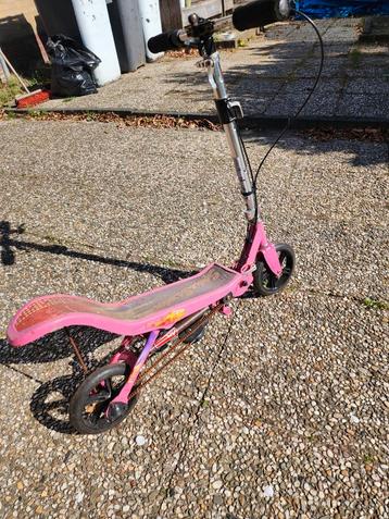 2 x spacescooter OPKNAPPERTJES zo goed als gratis op te hale beschikbaar voor biedingen