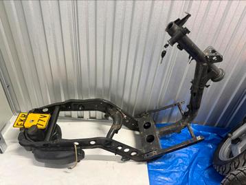 Piaggio Zip SP98 SP C11 brom frame beschikbaar voor biedingen