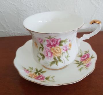 Royal Ascot kop en schotel Country Bouquet Fine Bone China beschikbaar voor biedingen