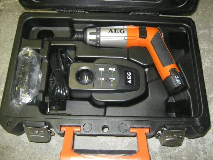 kleine AEG accu schroefmachine, Doe-het-zelf en Verbouw, Gereedschap | Handgereedschap, Zo goed als nieuw, Ophalen of Verzenden