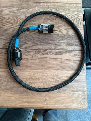 Furutech powercord beschikbaar voor biedingen