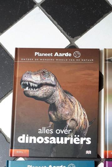 Planeet Aarde boek: Alles over Dinosauriërs nieuw!! beschikbaar voor biedingen