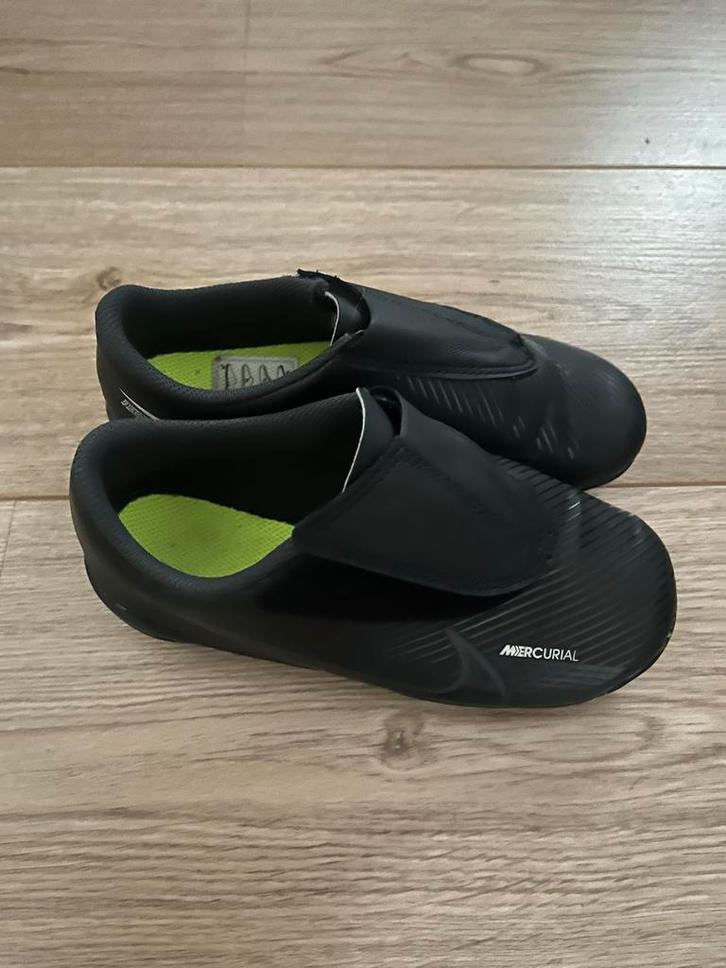 Nike Mercurial Voetbalschoenen Maat 29,5, Kinderen en Baby's, Kinderkleding | Schoenen en Sokken, Gebruikt, Sportschoenen, Jongen of Meisje