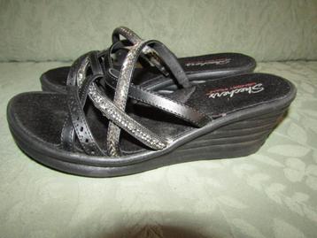 Skechers sandalen memory foam slippers met sleehak Maat 38,5 beschikbaar voor biedingen