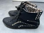 NIEUW zwarte Coura sneakers kunstleer zilveren studs maat 39, Zwart, Nieuw, Ophalen of Verzenden, Sneakers of Gympen