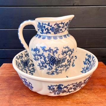 Antiek wasstel lampetstel met vlinders beschikbaar voor biedingen