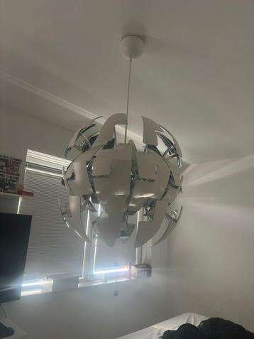 Twee plafondlampen van de ikea